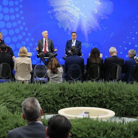 Υπεγράφη η ιστορική συμφωνία ExxonMobil, Energean και Helleniq Energy για υδρογονάνθρακες στο Ιόνιο