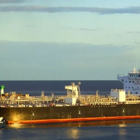 Πειρατές επιτέθηκαν σε ελληνόκτητο τάνκερ ανοικτά της Σομαλίας - Πέντε Έλληνες στο πλήρωμα