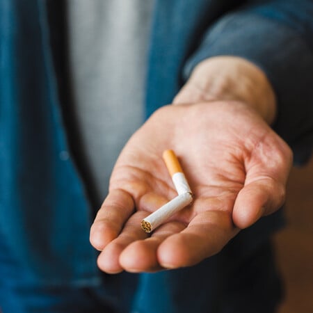 Παγκοσμίως, 1 στους 5 ενήλικες εξακολουθεί να καπνίζει