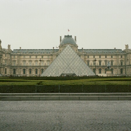 Ληστεία στο Λούβρο: «Τα κοσμήματα θα βρεθούν και οι δράστες θα δικαστούν», δηλώνει ο Μακρόν