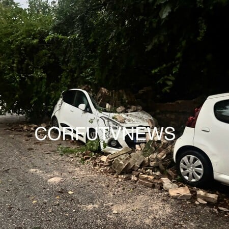 Κακοκαιρία στην Κέρκυρα: Καταιγίδες πλήττουν το νησί - Κατέρρευσε τοιχίο και καταπλάκωσε αυτοκίνητα