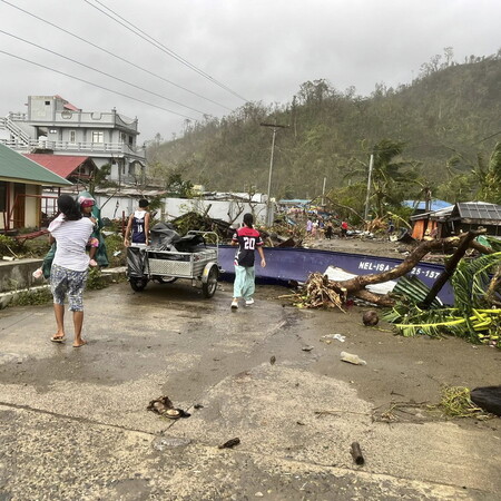 Φιλιππίνες: Πάνω από 1,4 εκατ. εκκενώθηκαν καθώς ο δεύτερος τυφώνας μέσα σε μια εβδομάδα σαρώνει τη χώρα