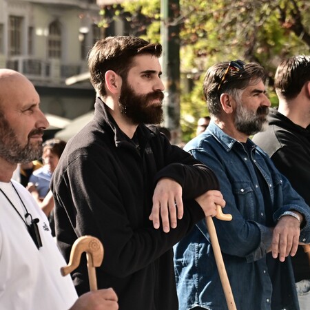 Σε εξέλιξη η πορεία αγροτών και κτηνοτρόφων στην Αθήνα - Ποιοι δρόμοι είναι κλειστοί