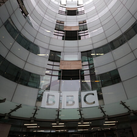 Τι συμβαίνει στο BBC: Πώς ένα εσωτερικό έγγραφο άνοιξε τον ασκό του Αιόλου