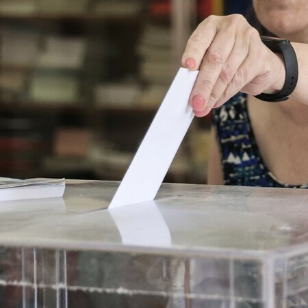 Νέα δημοσκόπηση Opinion Poll: Προβάδισμα 16,5 μονάδων για τη ΝΔ στην εκτίμηση ψήφου - Υψηλό ποσοστό αναποφάσιστων