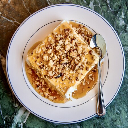 Στη Στάνη του Κουντούρα, το πιο παλιό γαλακτοπωλείο του Πειραιά