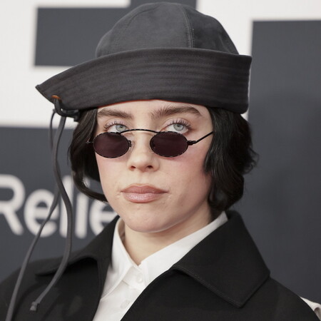 Billie Eilish: Επιτίθεται στον Μασκ καθώς ο δισεκατομμυριούχος πλησιάζει το κατώφλι του 1 τρισ. δολαρίων