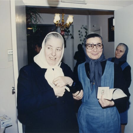 Αγία Αθανασία του Αιγάλεω: Αγύρτισσα αγία, δαιμόνια επιχειρηματίας