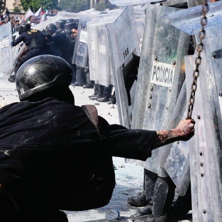 Μεξικό: Χάος και βίαιες διαδηλώσεις εν μέσω οργής για τον θάνατο δημάρχου - Δεκάδες τραυματίες