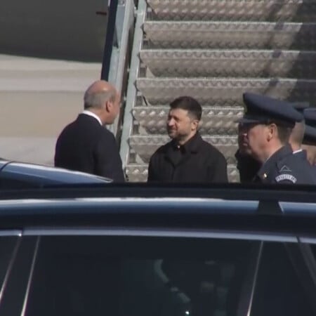 Βολοντίμιρ Ζελένσκι: Ο πρόεδρος της Ουκρανίας έφτασε την Αθήνα