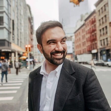 Πόσο αντισυστημικός είναι τελικά ο Ζοχράν Μαμντάνι;