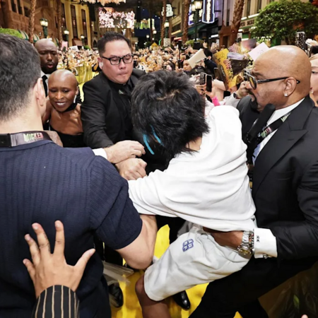 Στη φυλακή ο άνδρας που όρμησε στην Αριάνα Γκράντε στην πρεμιέρα του Wicked 2