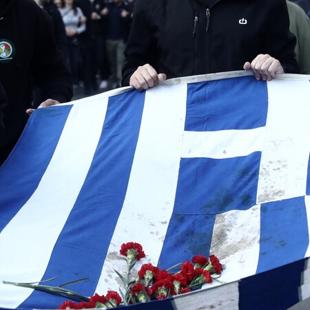 Πολυτεχνείο: Η σημαία έφτασε στην αμερικανική πρεσβεία — 11 συλλήψεις και δεκάδες προσαγωγές