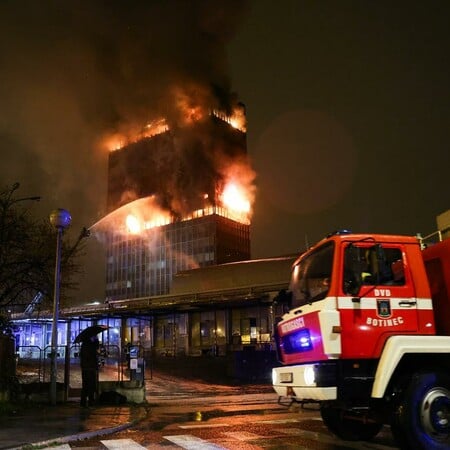 Τεράστια πυρκαγιά κατέστρεψε εμβληματικό ουρανοξύστη στο Ζάγκρεμπ