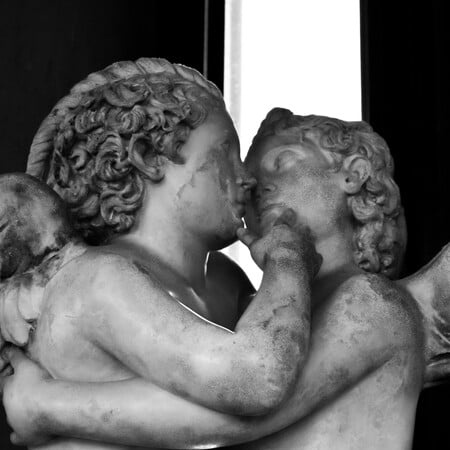 Έρευνα: Πότε δόθηκε το πρώτο φιλί;