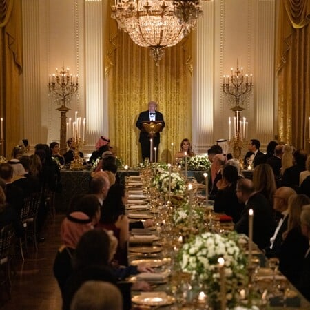 ΜΑΣΚ ΡΟΝΑΛΝΤΟ ΛΕΥΚΟΣ ΟΙΚΟΣ ΣΑΟΥΔΙΚΗ ΑΡΑΒΙΑ