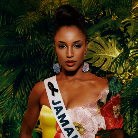 Miss Universe 2025: Η στιγμή που η Μις Τζαμάικα πέφτει από τη σκηνή του διαγωνισμού 