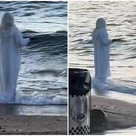 Βόλος: Viral στο TikTok βίντεο με γυναίκα ντυμένη στα λευκά που στέκεται όρθια σε παραλία