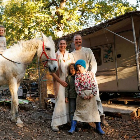 Γιατί μια οικογένεια που ζει στο δάσος έχει διχάσει την Ιταλία;