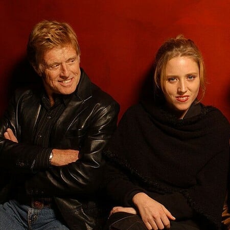 Η Έιμι Ρέντφορντ καταδικάζει ψεύτικα AI αφιερώματα στον πατέρα της: «Δεν μας αντιπροσωπεύουν»