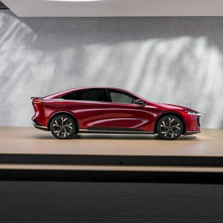 Η «ήσυχη» πολυτέλεια του νέου Mazda 6e