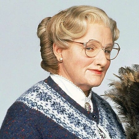 Σκάνδαλο «Mrs. Doubtfire» στην Ιταλία: 56χρονος υποδυόταν τη νεκρή μητέρα του για να εισπράττει τη σύνταξή της