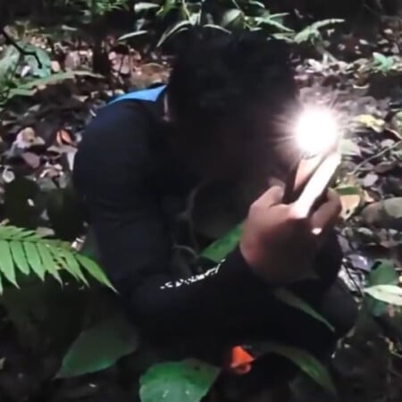 ΣΚ - Η συγκινητική στιγμή που ερευνητής ανακαλύπτει σπάνιο λουλούδι μετά από 13 χρόνια αναζήτησης