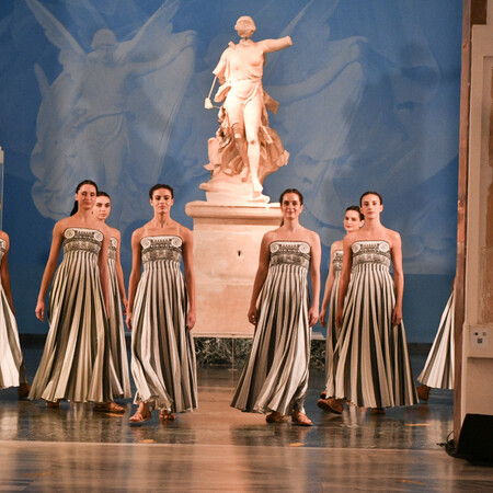 Μια τελετή αλλιώτικη: Η Ολυμπιακή Φλόγα άναψε μέσα στο μουσείο της Ολυμπίας