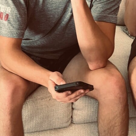 SOCIAL MEDIA ΑΝΗΛΙΚΟΙ ΕΥΡΩΚΟΙΝΟΒΟΥΛΙΟ