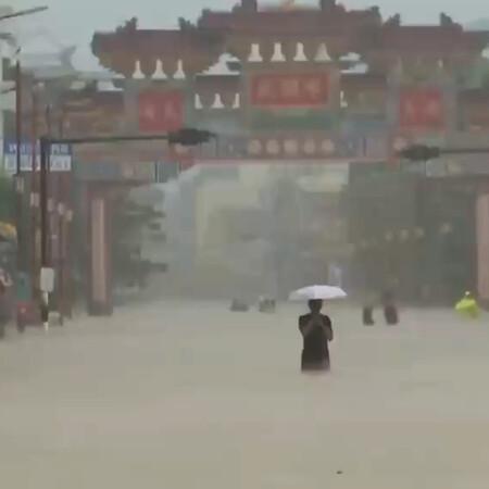 «Mια φορά στα 300 χρόνια»: Ιστορική κακοκαιρία πλήττει την Ταϊλάνδη - Εκτεταμένες πλημμύρες στη χώρα