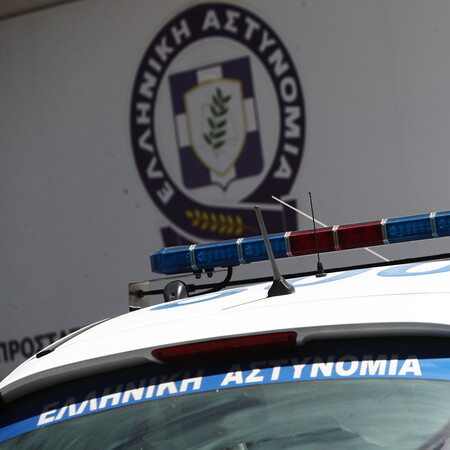 Μενίδι: Ανήλικη πήγε στο Αστυνομικό Τμήμα με ένα βρέφος στην αγκαλιά της 