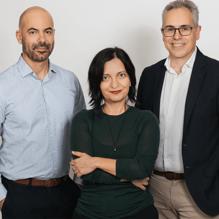 HIV στην Ελλάδα 2025: Όσα ξέρουμε, όσα φοβόμαστε, όσα πρέπει επιτέλους να αλλάξουν