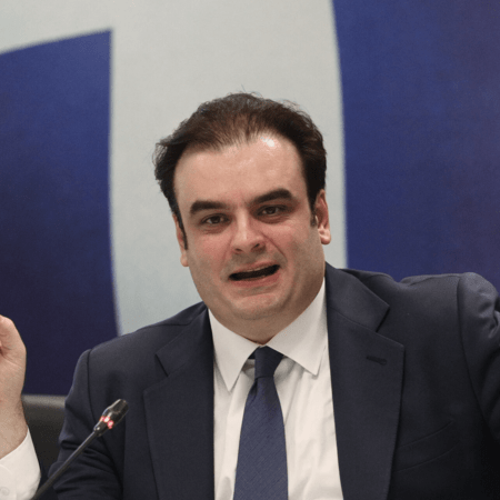 Bloomberg: Ο Πιερρακάκης ανακοινώνει σήμερα την υποψηφιότητά του για την προεδρία του Eurogroup