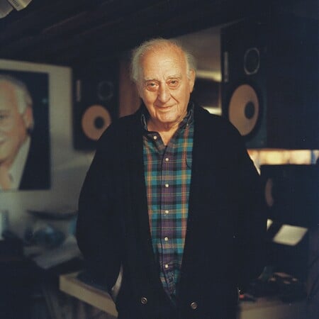 Γιώργος Χατζηνάσιος: «Ότι τι; Είναι ηλίθιοι όσοι ακούνε ελαφρολαϊκά;»