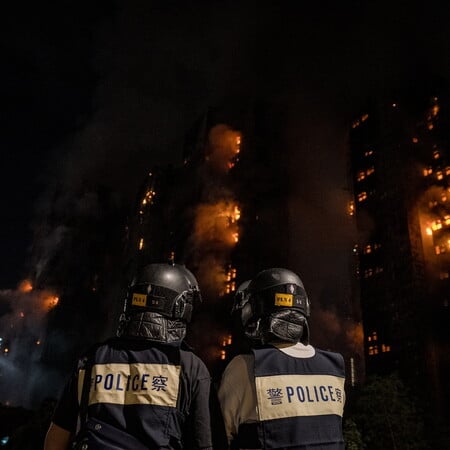 Χονγκ Κονγκ: Ο κυβερνήτης διατάσσει ανεξάρτητη έρευνα για τη φωτιά που στοίχισε τη ζωή σε 151 πολίτες