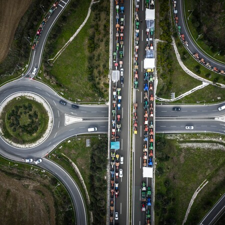 Δεν υποχωρούν οι αγρότες: «Θα κάνουμε Χριστούγεννα στα μπλόκα»