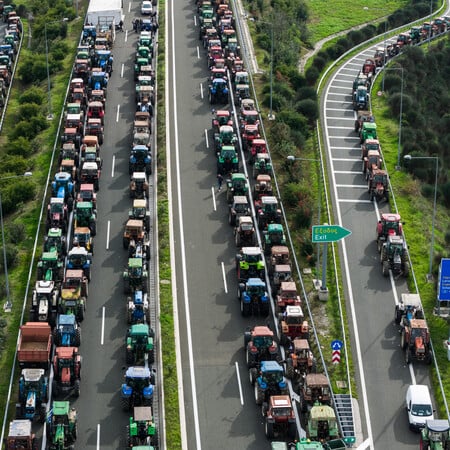 Αγρότες: Εντείνουν τα μπλόκα - Τουλάχιστον 4.000 τρακτέρ στη Θεσσαλία