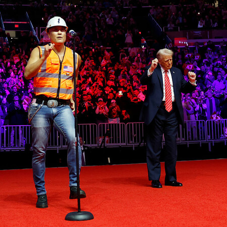 Μουντιάλ 2026: Ρόμπι Γουίλιαμς και YMCA στην κλήρωση με έντονο «άρωμα Τραμπ»