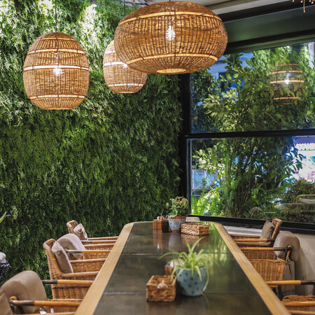 Λεύκες on the Side: All-day στέκι που ενώνει comfort brunch και εκλεκτές κοπές