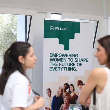 WE LEAD: 50 γυναίκες σε όλη την Ελλάδα εκπαιδεύτηκαν δωρεάν στο AI 