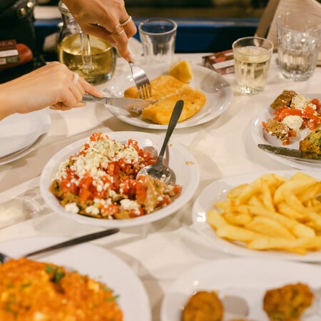 8 μεζεδοπωλεία