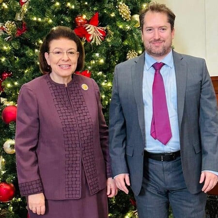 ΛΙΝΑ ΜΕΝΔΩΝΗ ΟΥΑΣΙΝΓΚΤΟΝ ΠΟΛΙΤΙΣΜΟΣ