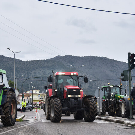 Αγρότες: Μπλόκα σε όλη την Ελλάδα – Οι κινητοποιήσεις εξαπλώνονται σε όλη τη χώρα