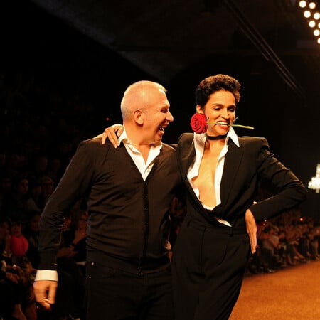 Farida Khelfa: Η Σταχτοπούτα της γαλλικής μόδας βγάζει στο σφυρί το παρελθόν της σε μια δημοπρασία-έκπληξη