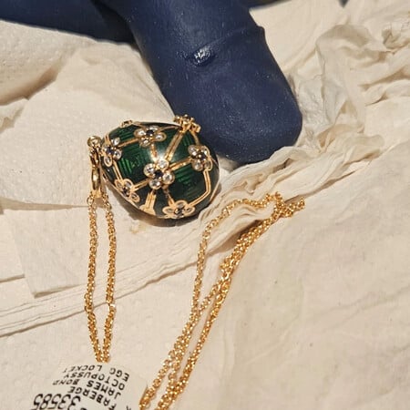 Νέα Ζηλανδία: Ανέκτησαν μενταγιόν Φαμπερζέ που ο ύποπτος φέρεται να κατάπιε σε κοσμηματοπωλείο