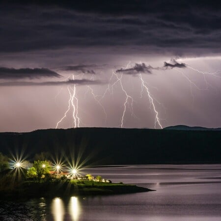 ΚΑΚΟΚΑΙΡΙΑ BYRON ΚΑΤΑΙΓΙΔΕΣ ΤΩΡΑ ΒΡΟΧΗ