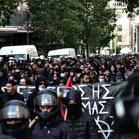 Αλέξης Γρηγορόπουλος: Σε εξέλιξη η πρώτη πορεία στη μνήμη του - Κλειστές Πανεπιστημίου και Σταδίου