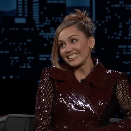 Η Miley Cyrus για το δαχτυλίδι των αρραβώνων της: «Μπορεί να ήταν προσφορά στην Black Friday»