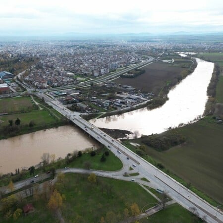 Θεσσαλία: Χιλιάδες στρέμματα «εξαφανίστηκαν» σε Τρίκαλα και Λάρισα εξαιτίας της υπερχείλισης του Πηνειού