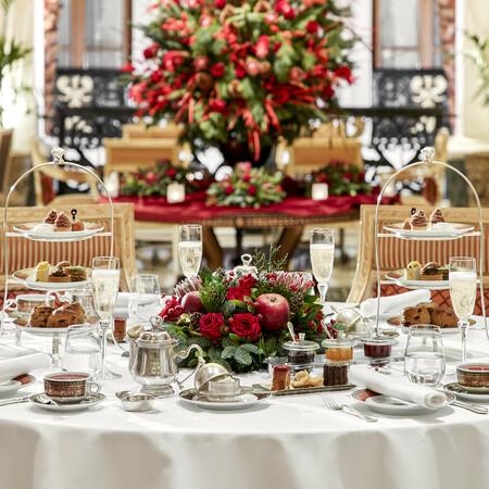 Η καρδιά των γιορτών χτυπά στα ξενοδοχεία Μεγάλη Βρεταννία & King George